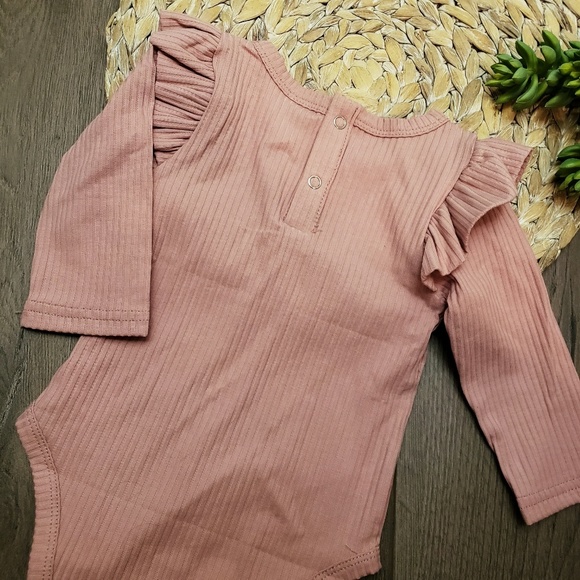 Baby girl ribbed ruffle long sleeve onesie - Picture 3 of 4